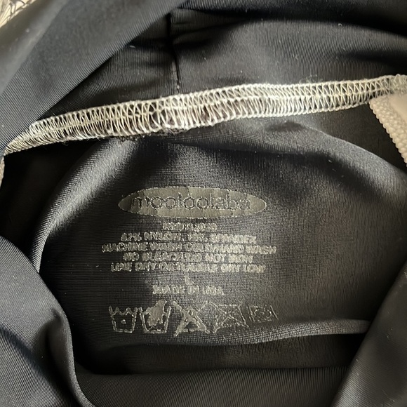 MOOLOOLABA swim shirt, large - Picture 6 of 6